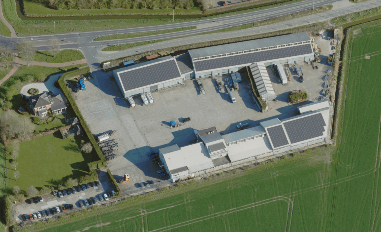 Zonnepanelen bij Gohres in Klaaswaal, Hoeksche Waard