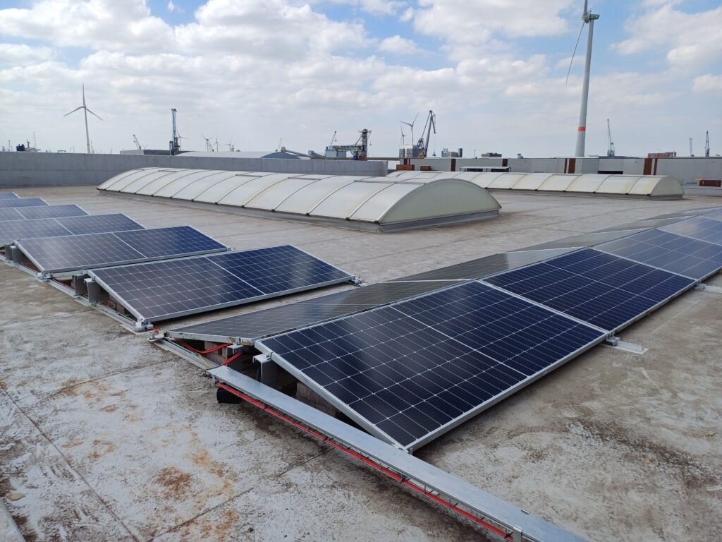 Zonnepanelen bij ADR in Antwerpen, geïnstalleerd door Gebar GO