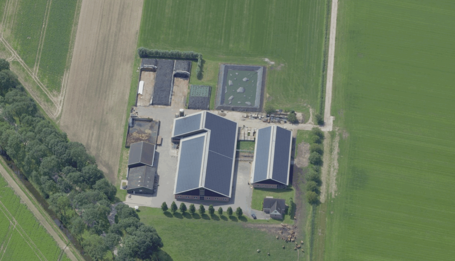 Zonnepanelen op het bedrijf van Westerlaken VOF in Numansdorp, Hoeksche Waard