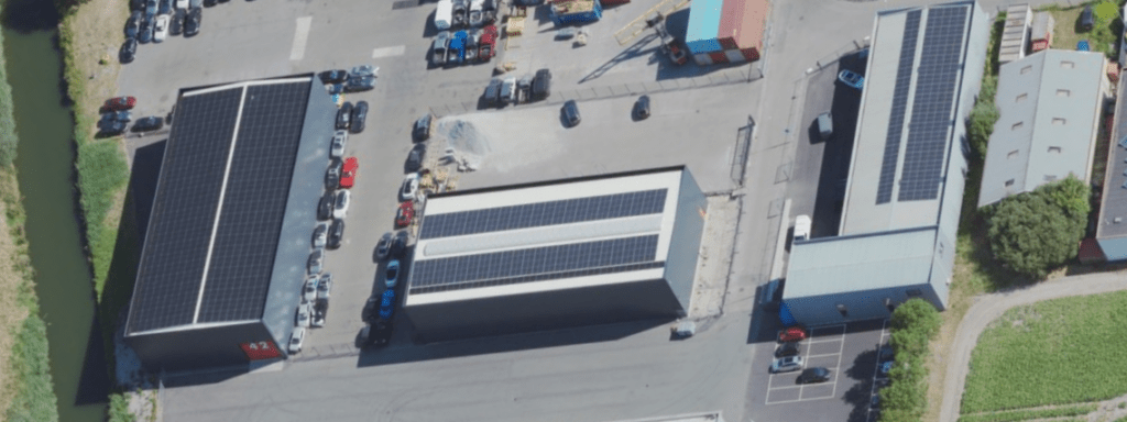 GUKO rvs Den Bommel – bedrijfshal met 416 bifaciale zonnepanelen