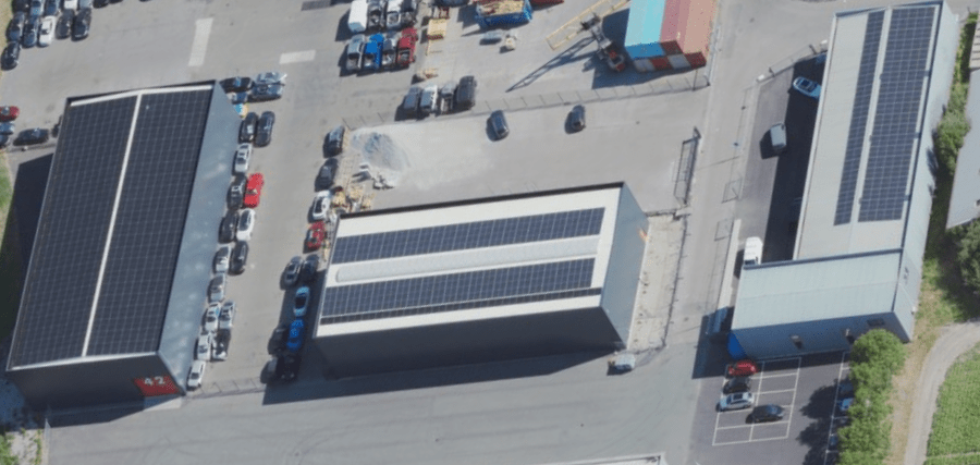 GUKO rvs Den Bommel – bedrijfshal met 416 bifaciale zonnepanelen