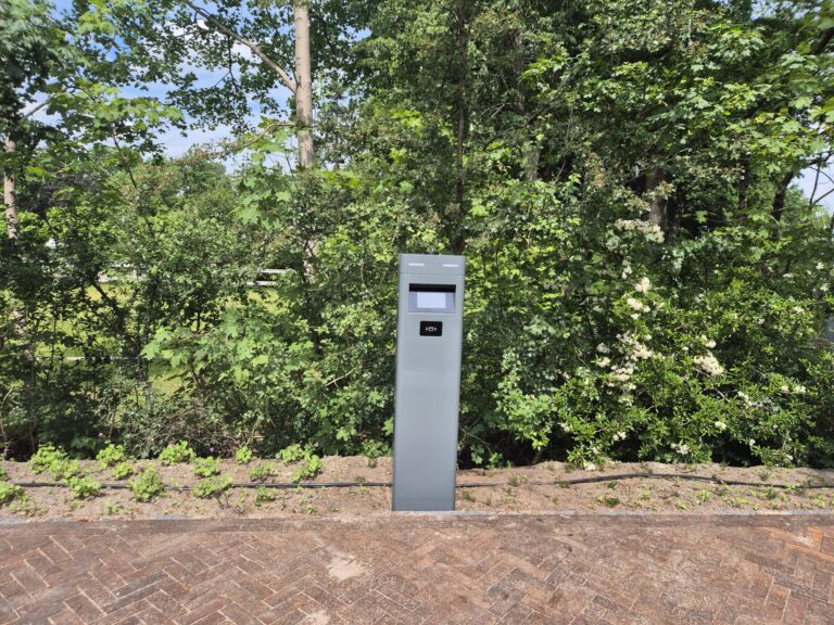 Zon, batterij en laadpaal – Exloo – laadpaal op eigen terrein