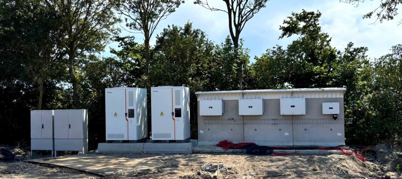 Batterijopslag (BESS) en omvormers geïnstalleerd door Gebar GO