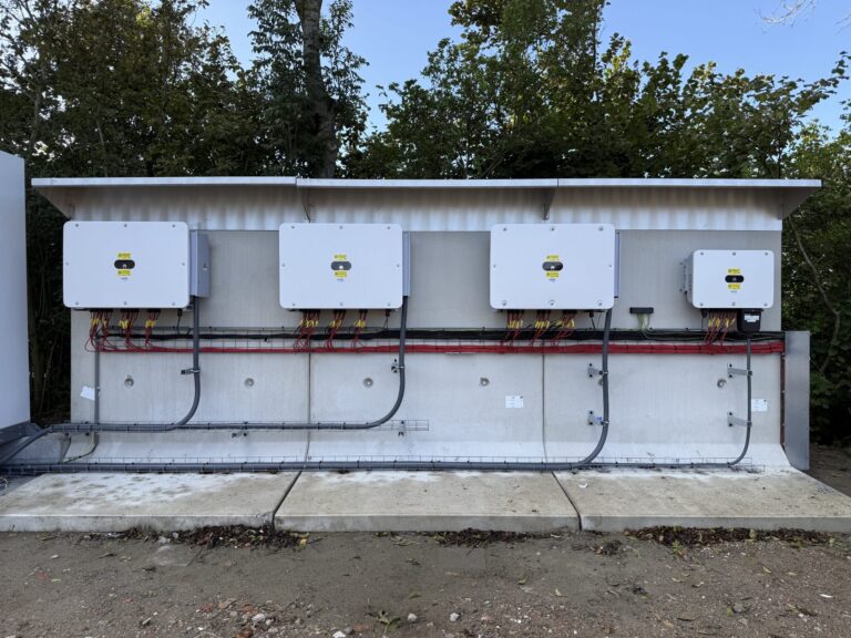 Opstelling van de batterijopslag bij Van Es Nederpelt in Middelharnis