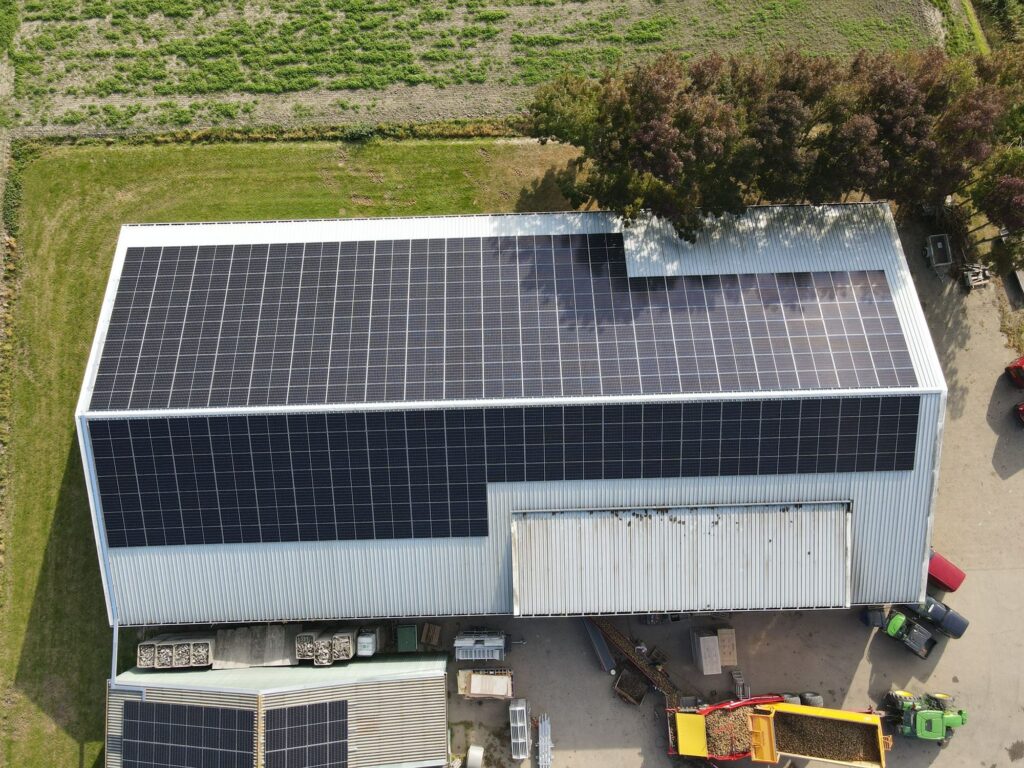 Loonbedrijf Poldervaart – Oudenhoorn – zonnepanelen geïnstalleerd door Gebar GO